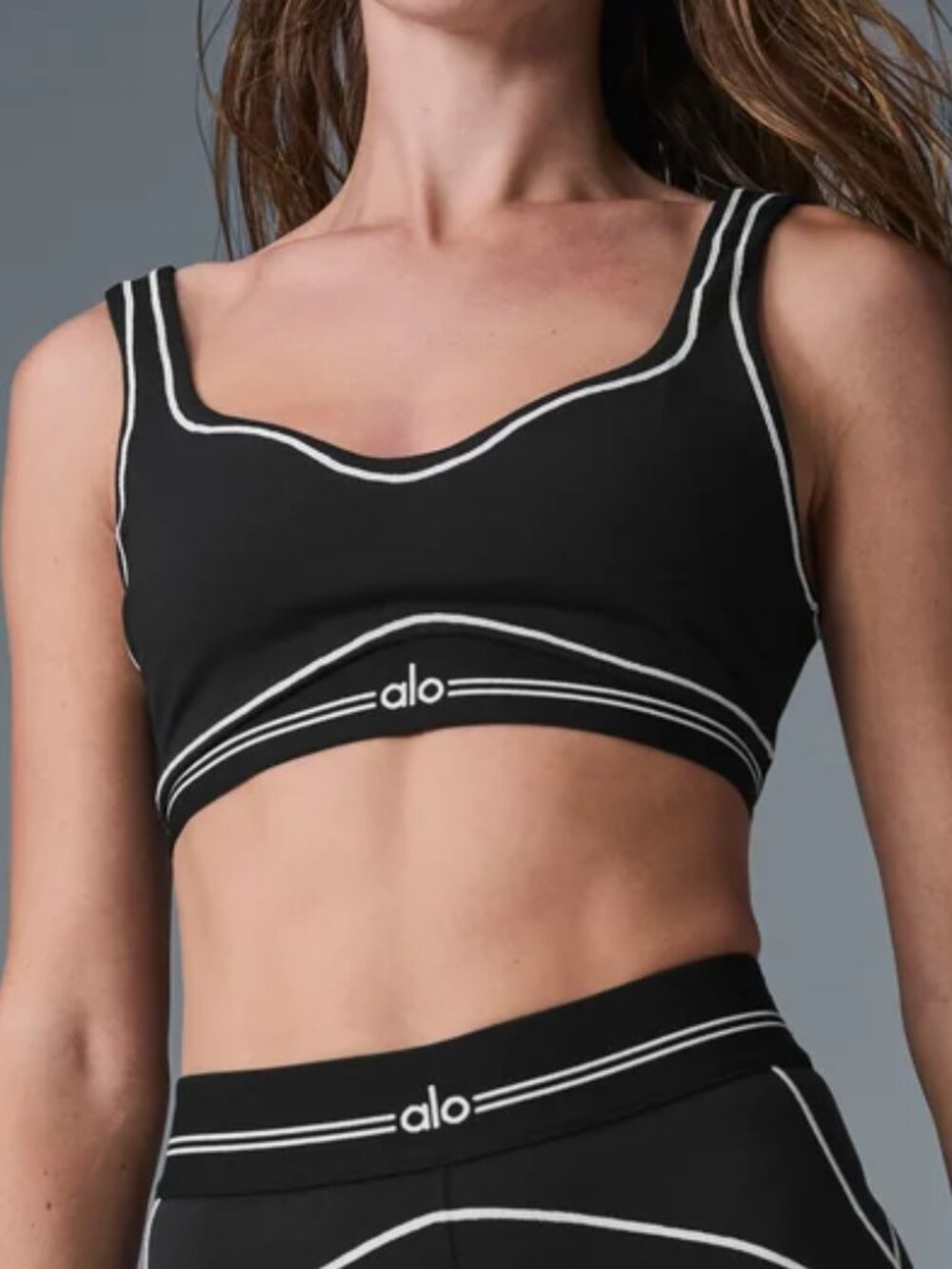 ALO Yoga Airbrush Heart Throb Sports Bra 💖 NWT | Pilates/Clean Girl S/M - Picture 6 of 7